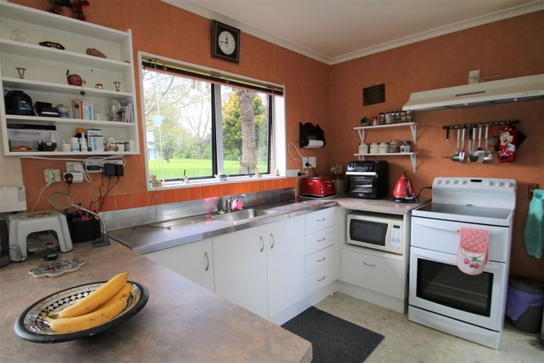 Photo of property in 380 Oxford Street, Levin, 5510