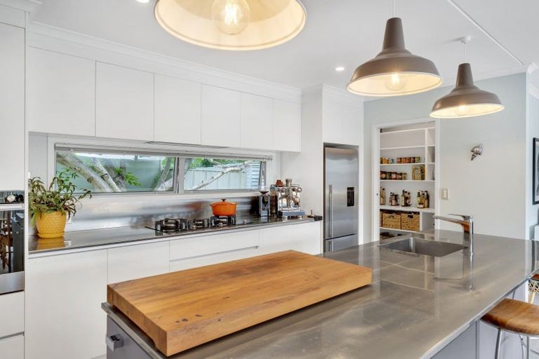 Photo of property in 6 Strasbourge Street, Martinborough, 5711