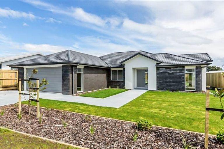 Photo of property in 71 Links Drive, Waiwhakaiho, New Plymouth, 4312