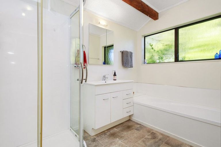 Photo of property in 40 Woodman Drive, Tawa, Wellington, 5028