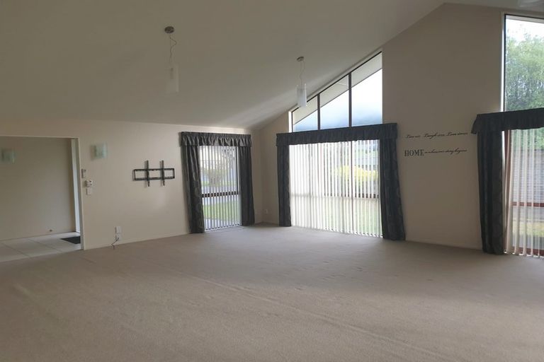 Photo of property in 37 Mcewen Crescent, Riverstone Terraces, Upper Hutt, 5018