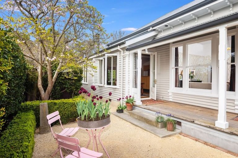 Photo of property in 42 Holly Road, St Albans, Christchurch, 8014