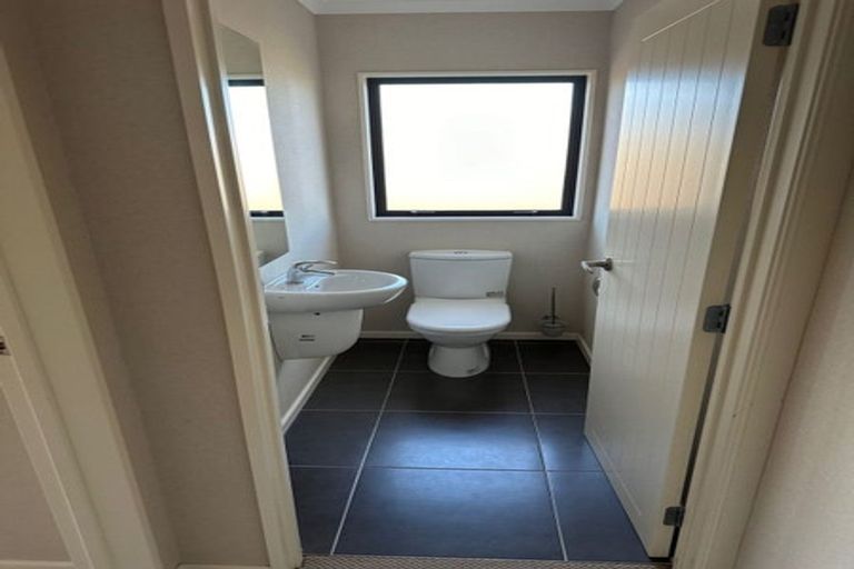 Photo of property in 5 Gibbston Crescent, Flat Bush, Auckland, 2016