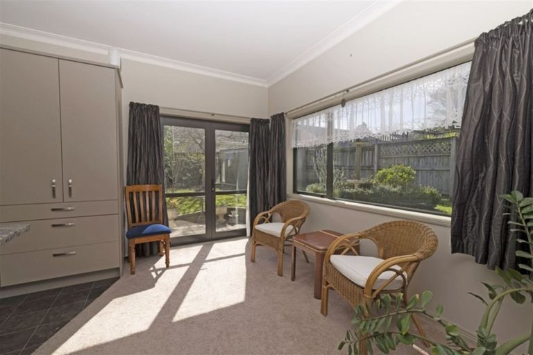 Photo of property in 65d View Road, Henderson, Auckland, 0612