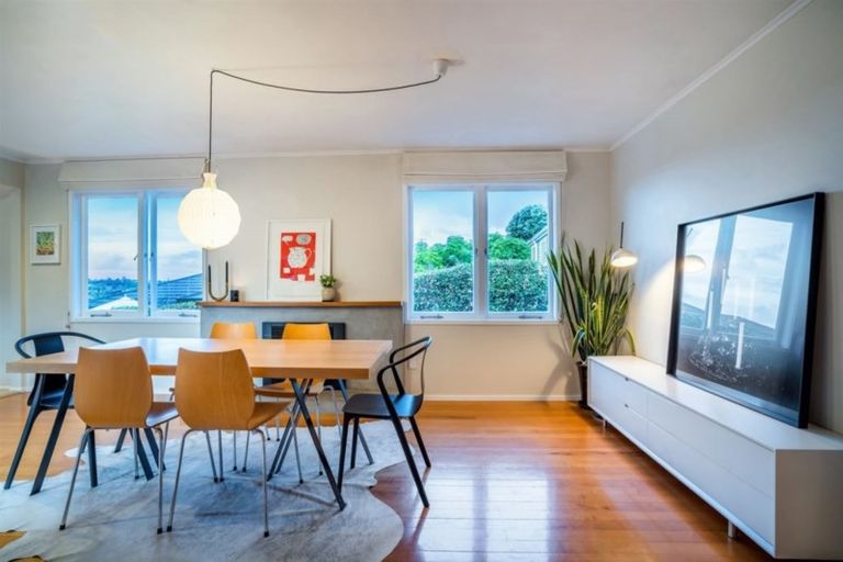 Photo of property in 1/54 Pupuke Road, Hillcrest, Auckland, 0627