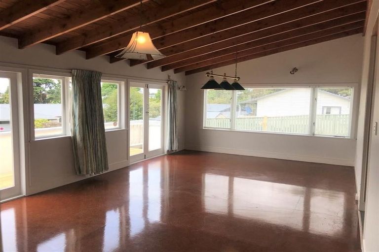 Photo of property in 43 St Leonards Road, Kelston, Auckland, 0602