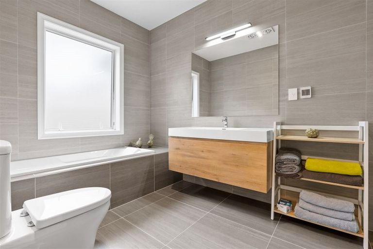 Photo of property in 14 Rauaruhe Road, Karaka, Papakura, 2113