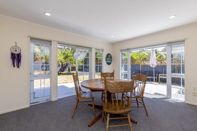 Photo of property in 11 Hookway Grove, Paraparaumu, 5032