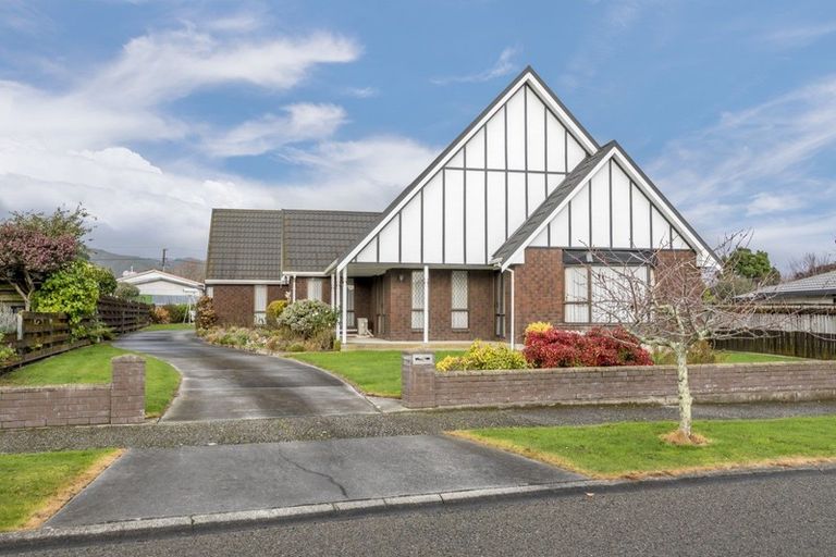 Photo of property in 8 Renata Road, Otaki, 5512