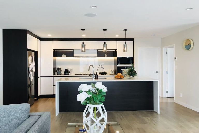 Photo of property in 499b East Coast Road, Murrays Bay, Auckland, 0630