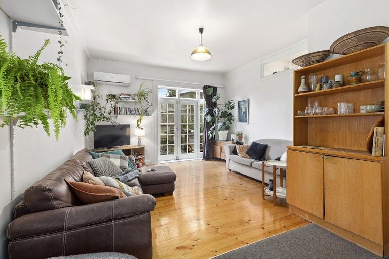 Photo of property in 35 Lawrence Street, Newtown, Wellington, 6021