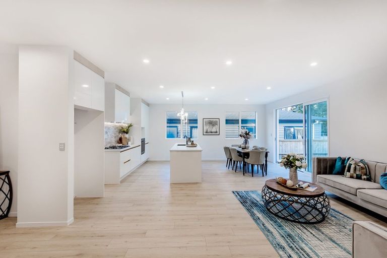 Photo of property in 28 Konoba Avenue, Kumeu, 0810