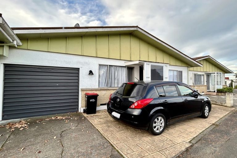 Photo of property in 2/166 Gloucester Street, Taradale, Napier, 4112