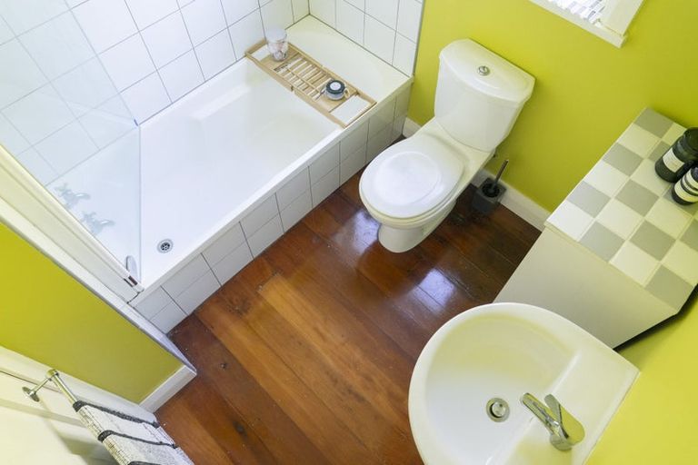 Photo of property in 34 Moana Road, Kelburn, Wellington, 6012