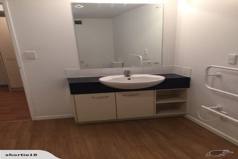 Photo of property in 68 Mountain Road, Henderson Valley, Auckland, 0612