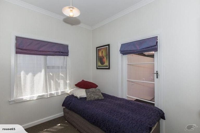 Photo of property in 255 Marine Parade, Eastbourne, Lower Hutt, 5013