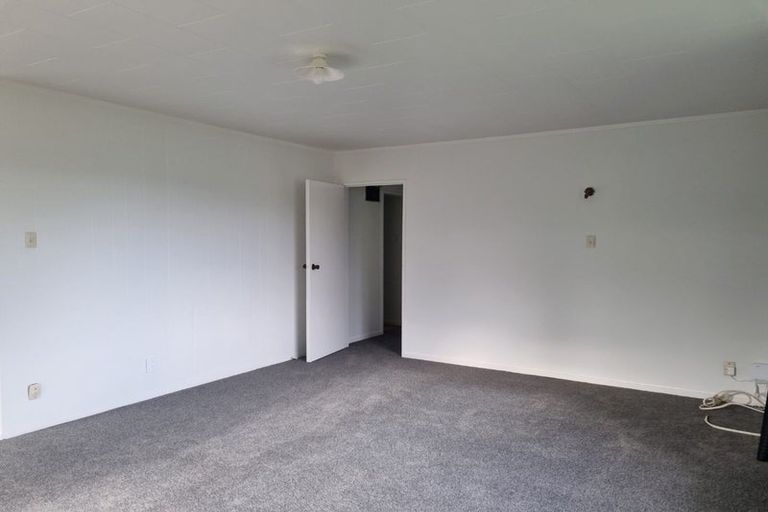Photo of property in 58b Raroa Terrace, Tawa, Wellington, 5028
