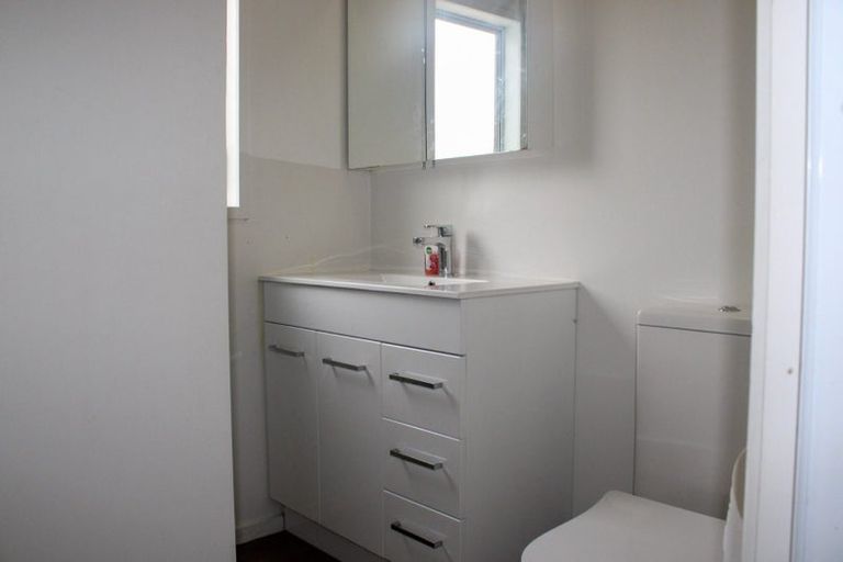 Photo of property in 5 Sullivan Avenue, Mangere Bridge, Auckland, 2022