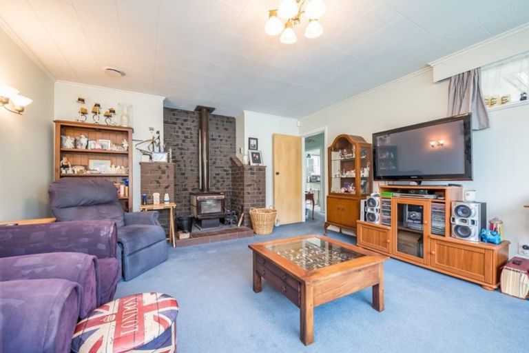 Photo of property in 18 Helvetia Grove, Naenae, Lower Hutt, 5011