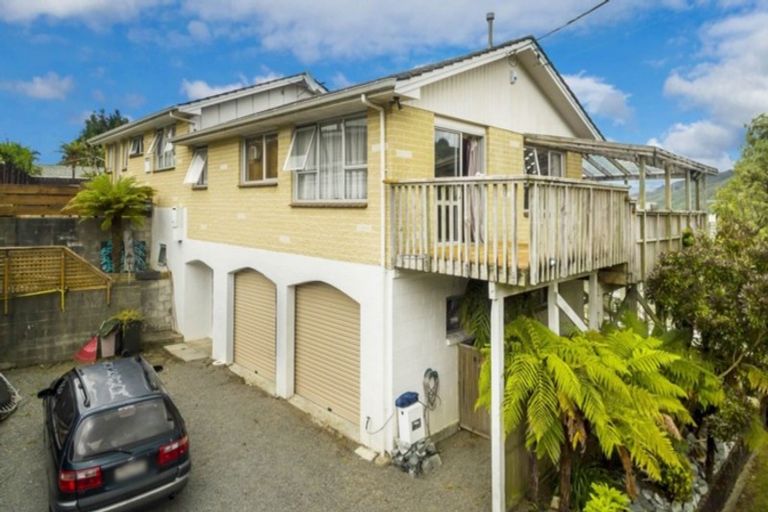 Photo of property in 4 Vista Crescent, Maoribank, Upper Hutt, 5018