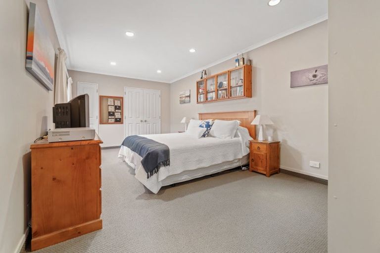 Photo of property in 43 Kinder Street, Acacia Bay, Taupo, 3330