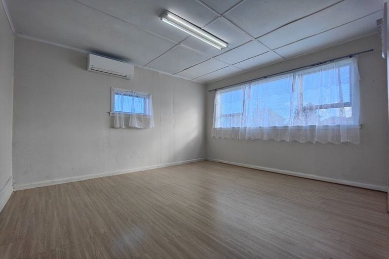 Photo of property in 50 Earlsworth Road, Mangere East, Auckland, 2024