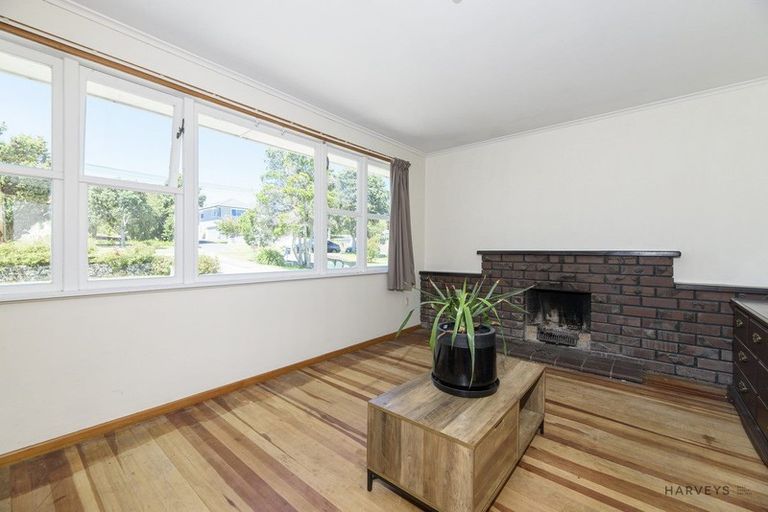 Photo of property in 15 Cliff View Drive, Green Bay, Auckland, 0604