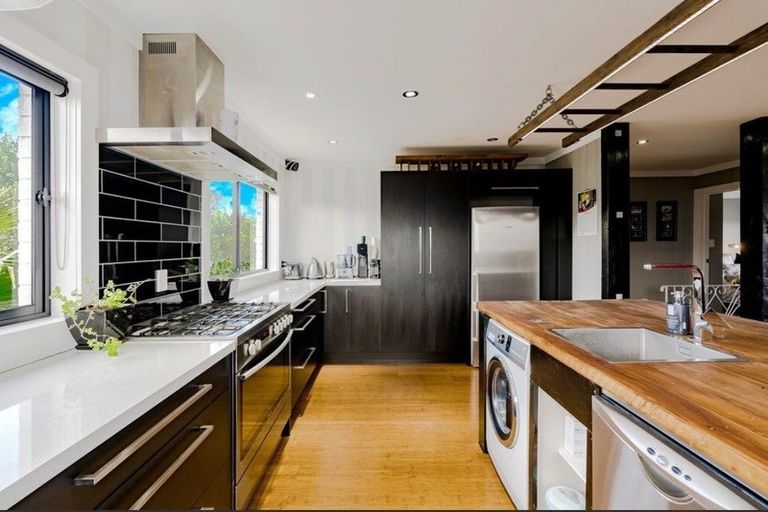 Photo of property in 2/46 James Evans Drive, Northcote, Auckland, 0627