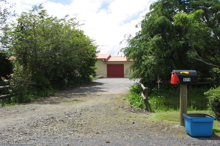 Photo of property in 171 Boord Crescent, Kumeu, 0891