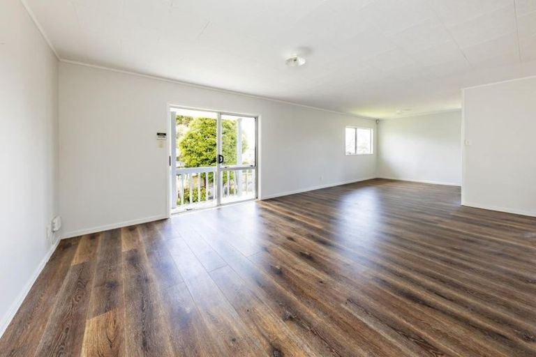 Photo of property in 3 Bundena Place, Clendon Park, Auckland, 2103