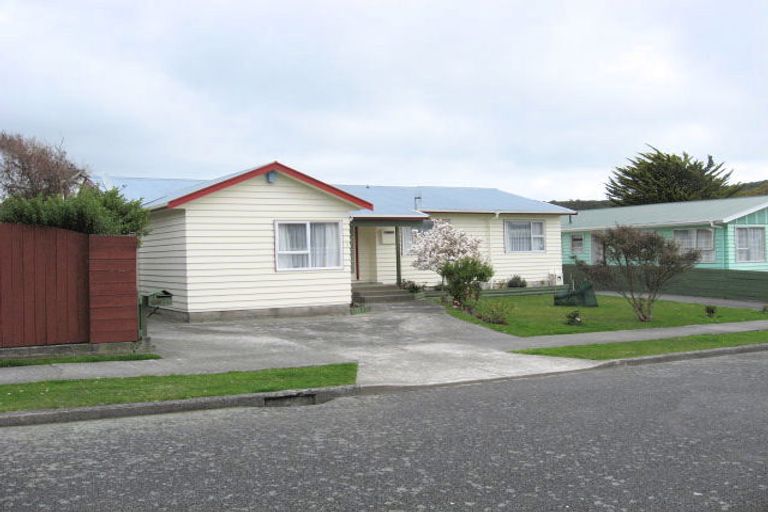 Photo of property in 3 Berkeley Road, Wainuiomata, Lower Hutt, 5014