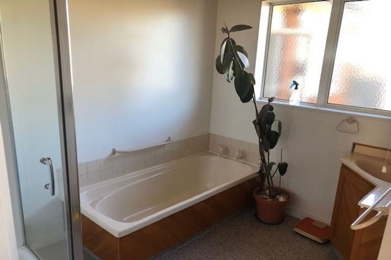 Photo of property in 290b Lake Terrace Road, Shirley, Christchurch, 8061