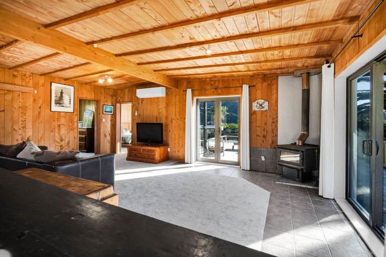 Photo of property in 173 Te Mahoe Road, Mokau, 4376