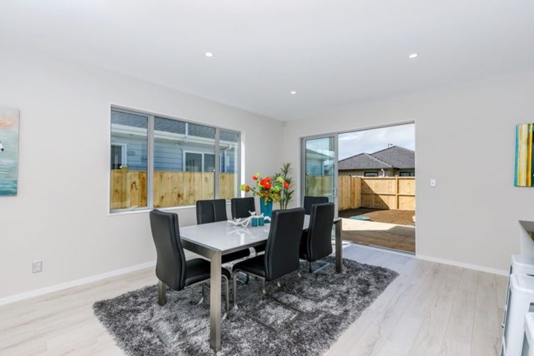 Photo of property in 14 Ropere Street, Kumeu, 0810