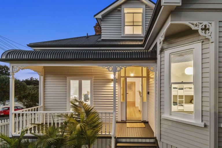 Photo of property in 8 Rutland Road, Stanley Point, Auckland, 0624