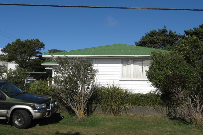 Photo of property in 6 Kenmore Street, Newlands, Wellington, 6037