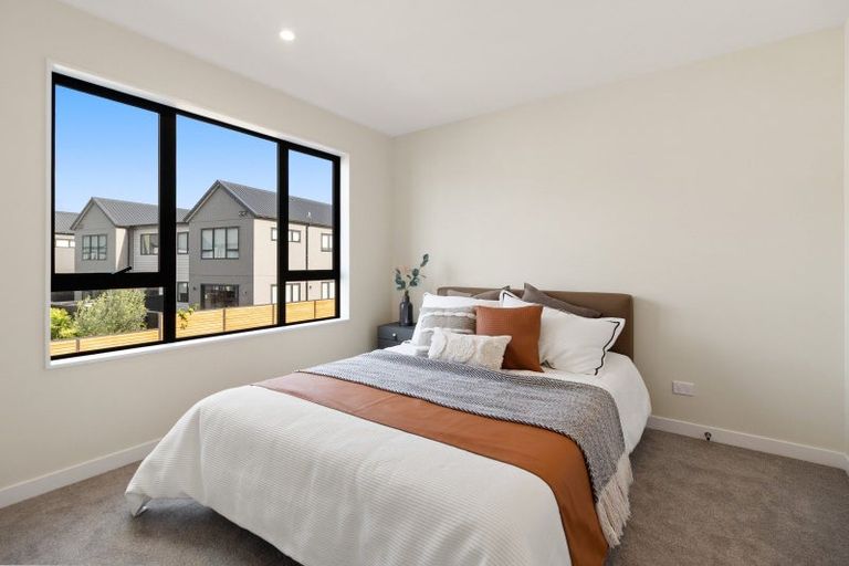 Photo of property in 128 Vintry Drive, Kumeu, 0810