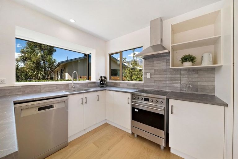 Photo of property in 33 Oregon Drive, Kelvin Heights, Queenstown, 9300