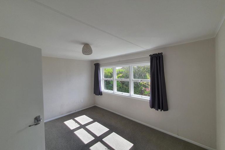 Photo of property in 11 Blenheim Place, Vogeltown, New Plymouth, 4310