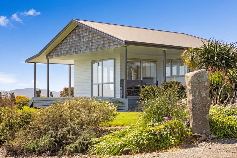 Photo of property in 601 Cable Bay Block Road, Cable Bay, 0420