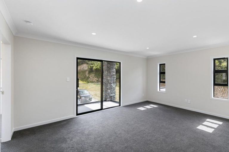 Photo of property in 6 Pihipihi Way, Crofton Downs, Wellington, 6035