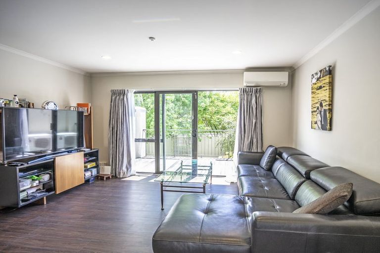 Photo of property in Harbour View Terraces, 2/170 Mokoia Road, Chatswood, Auckland, 0626