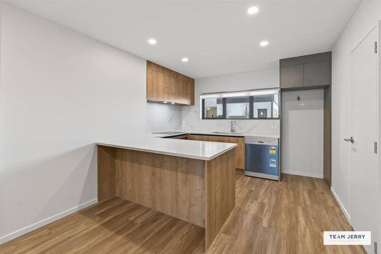 Photo of property in 2/5g Newelm Lane, Flat Bush, Auckland, 2019