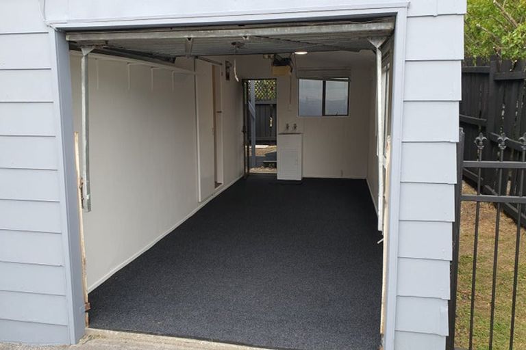 Photo of property in 1/31 Sunnyfield Crescent, Glenfield, Auckland, 0629