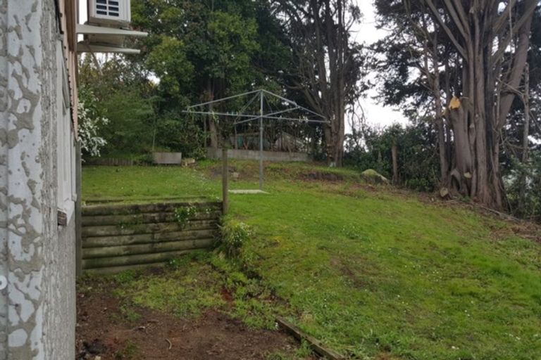 Photo of property in 59 Totaravale Drive, Totara Vale, Auckland, 0629