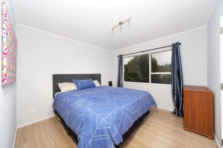 Photo of property in 1/54 Stapleford Crescent, Browns Bay, Auckland, 0630