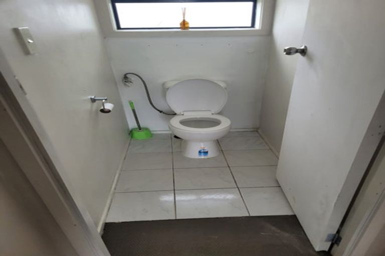 Photo of property in 43 Rathgar Road, Henderson, Auckland, 0610