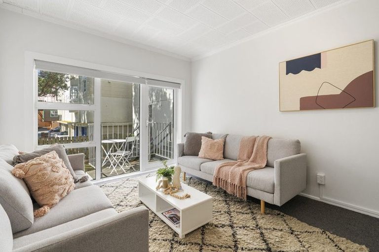 Photo of property in Kingsgate Flats, 10 Austin Street, Mount Victoria, Wellington, 6011