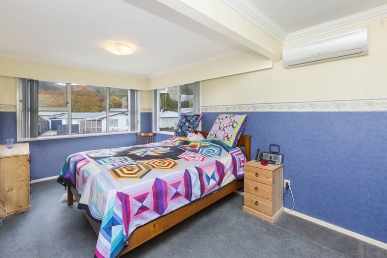 Photo of property in 53 Hillside Drive, Maoribank, Upper Hutt, 5018