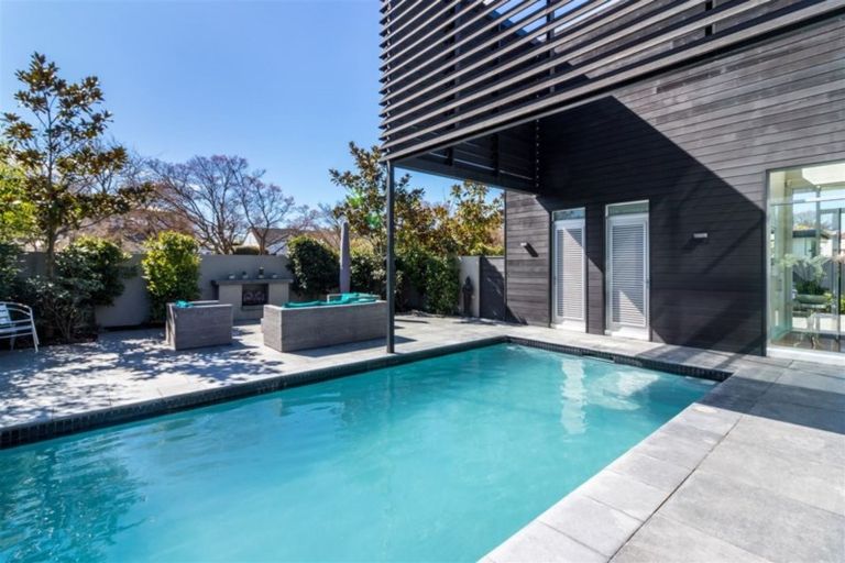 Photo of property in 8 Royds Street, Fendalton, Christchurch, 8014